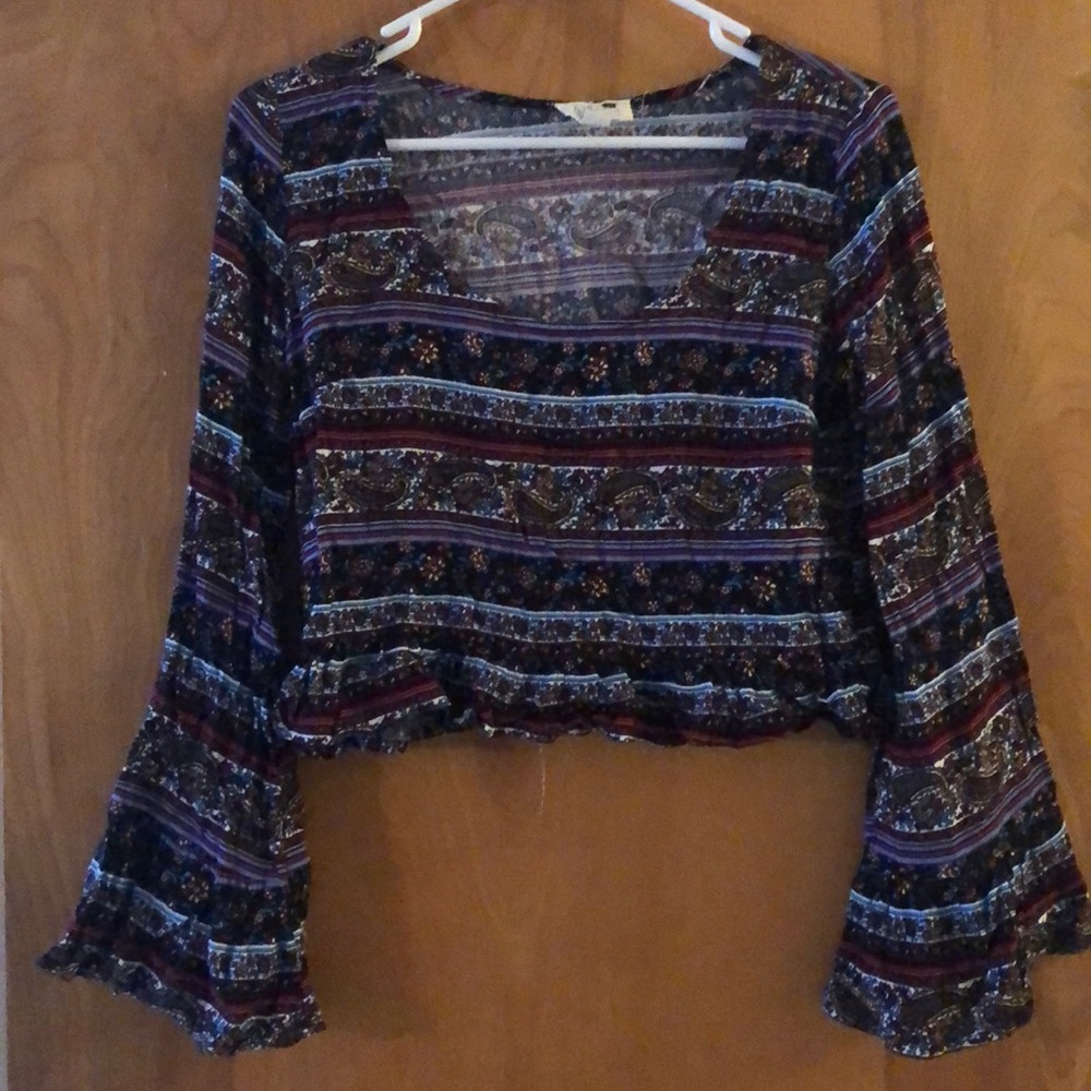 Cropped long sleeve shirt